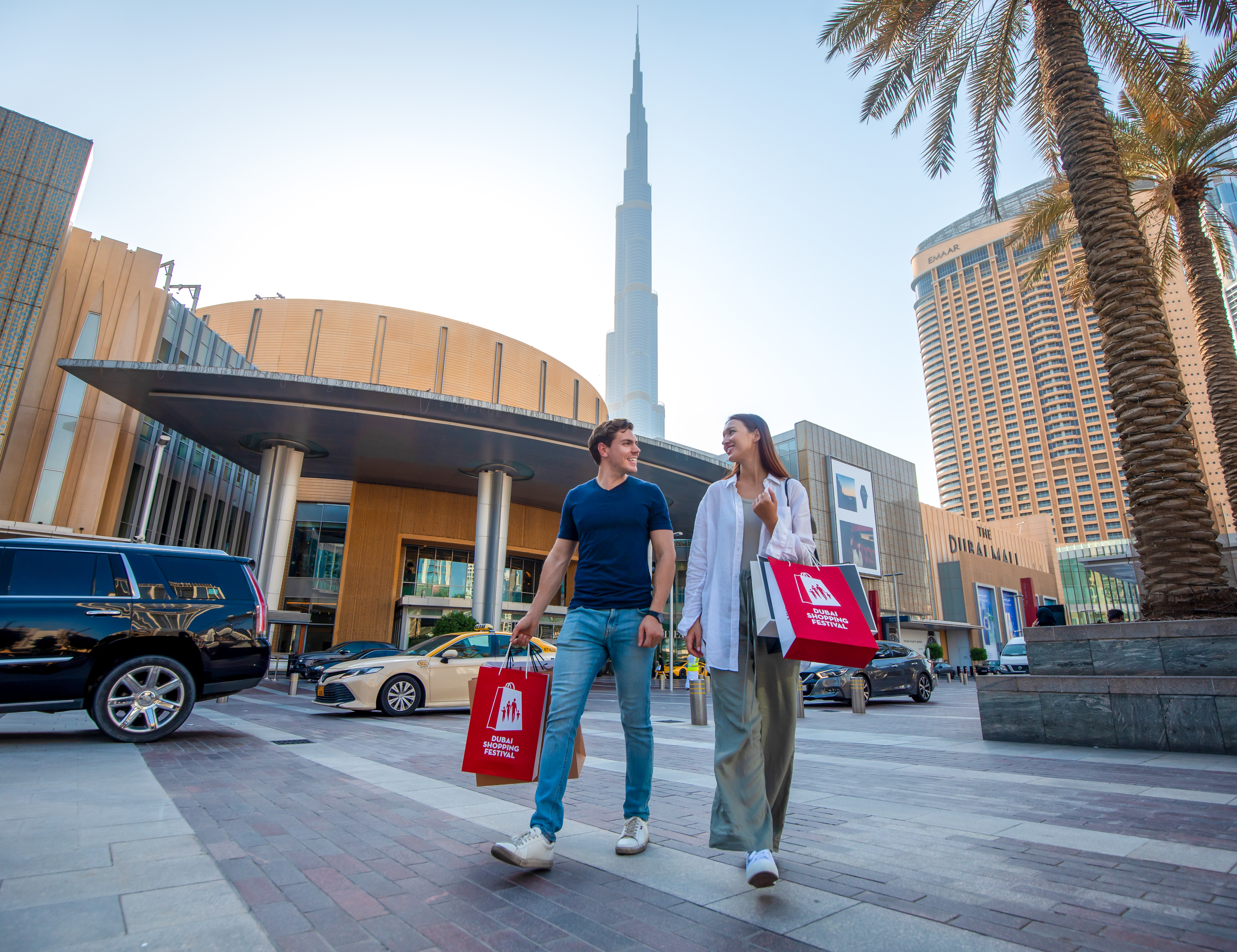 Emirates Skywards, Beş Şanslı Üyesine Bu Yılki Dubai Alışveriş Festivali'nde Skywards Milyoneri Olma Şansı Sunuyor