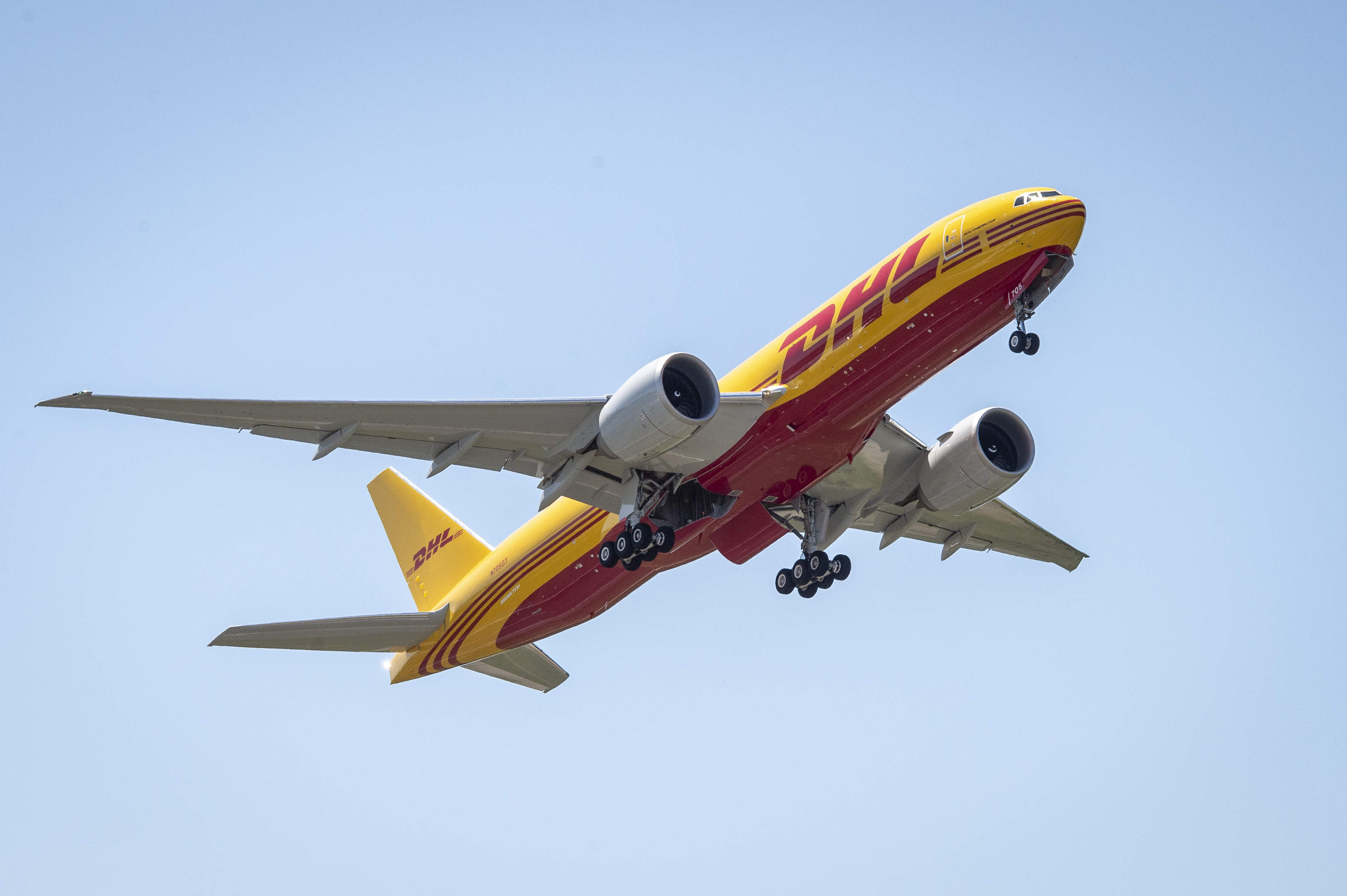 DHL Express filosunu 6 yeni Boeing 777 tipi kargo uçağı ile büyütüyor